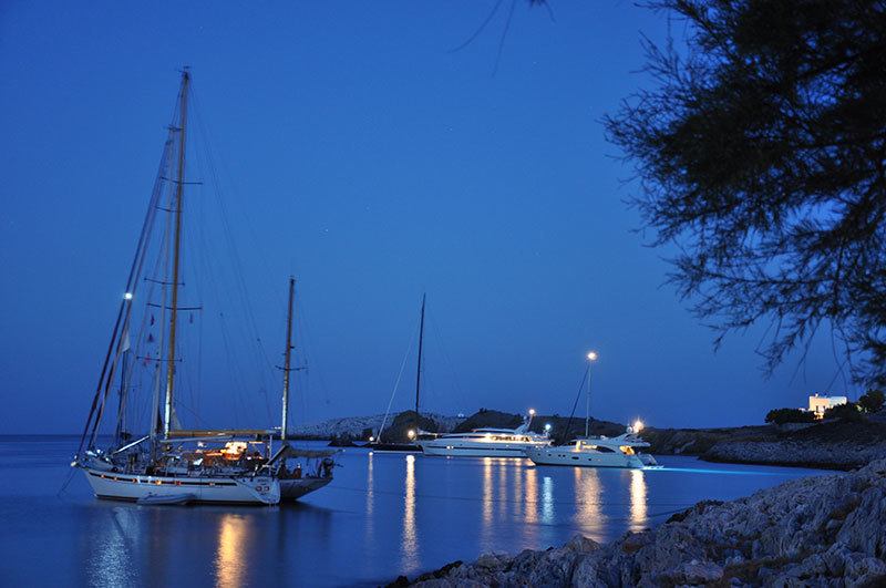 Καραβοστάσι λιμάνι booking. φολεγανδροσ ξενοδοχεια θαλασσα. Τα καλυτερα ελληνικα νησια.