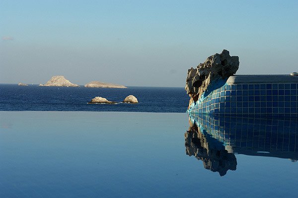 Best boutique hotels in greece with outdoor hot tub. Folegandros booking