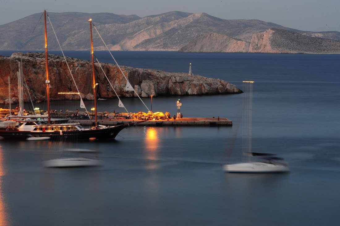 Folegandros port in karavostasi. Beach hotels folegandros. Best greek islands hotels.