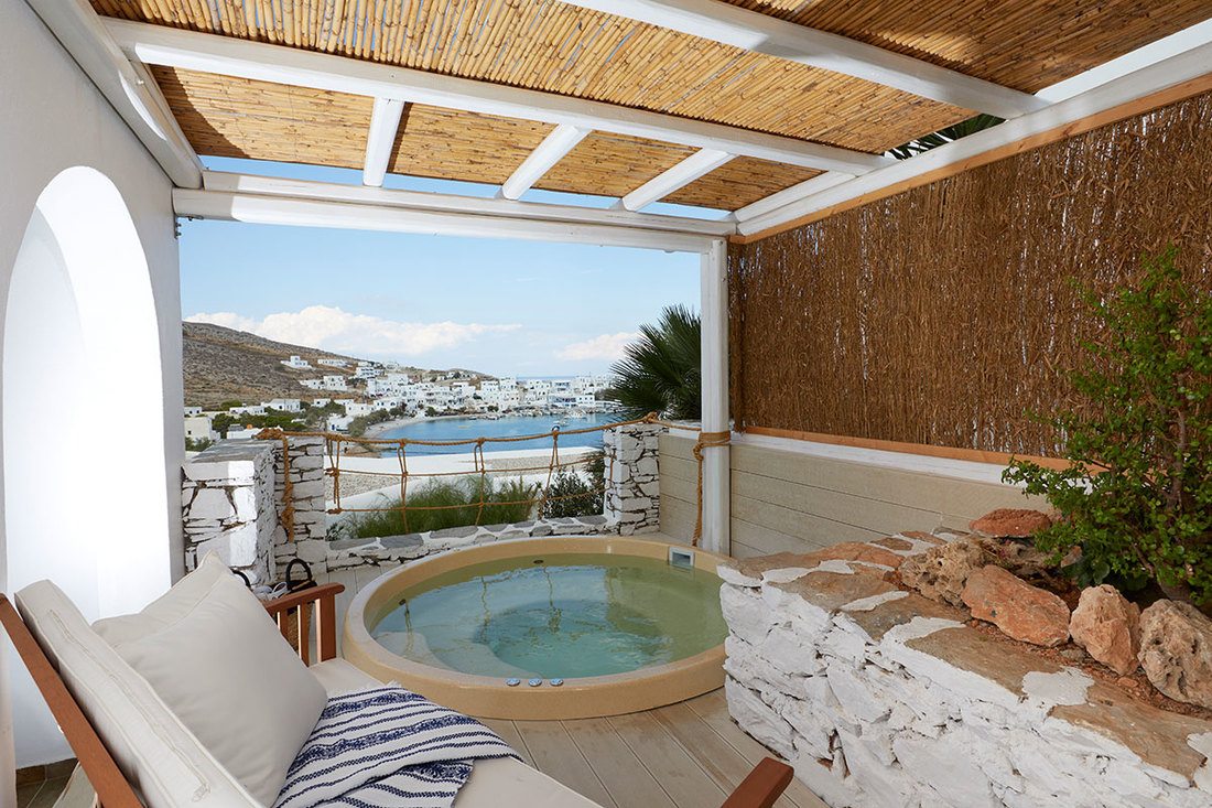 Outdoor private jakuzzi hotels in folegandros cyclades. Superior Suite for 5 persons. Seaview hotels folegandros.