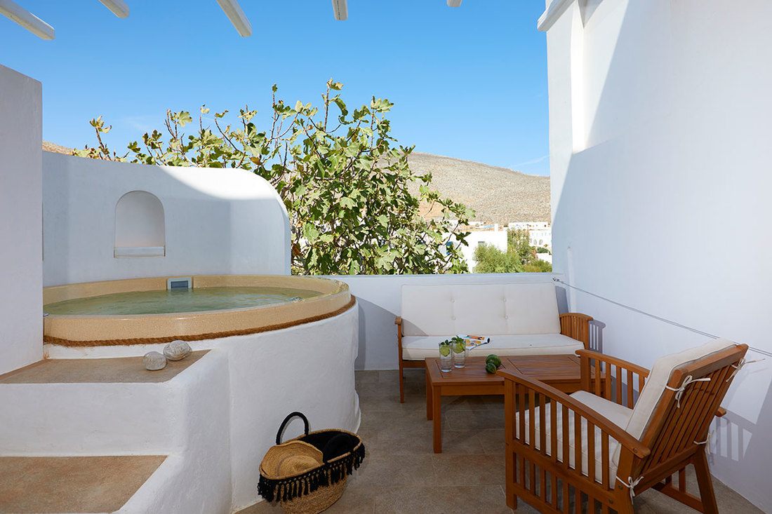 Best greek beach hotels. Hotel folegandros Vrahos Boutique hotel, karavostasi.